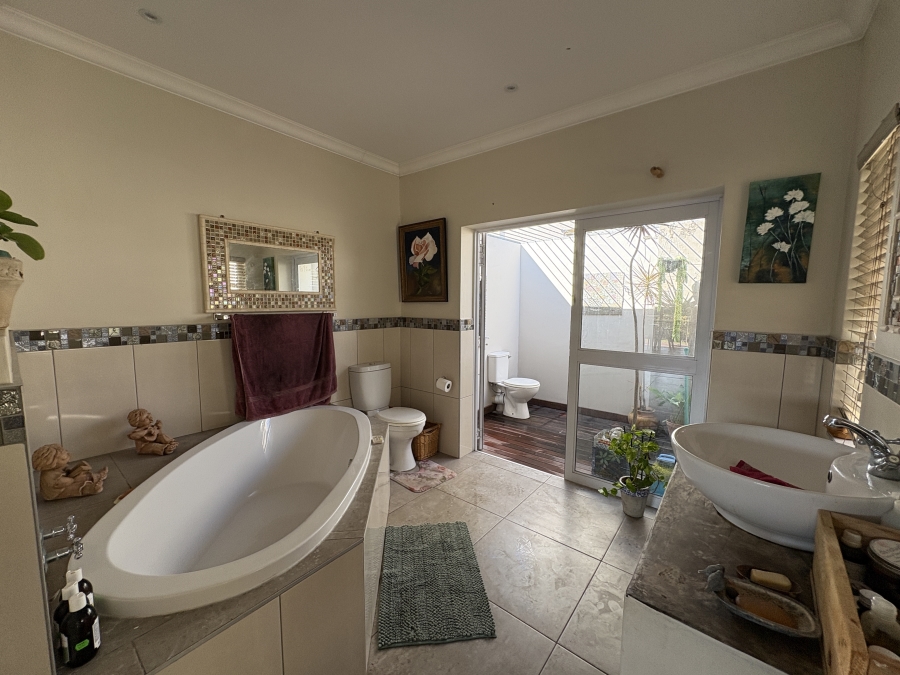 4 Bedroom Property for Sale in Nahoon Beach Eastern Cape